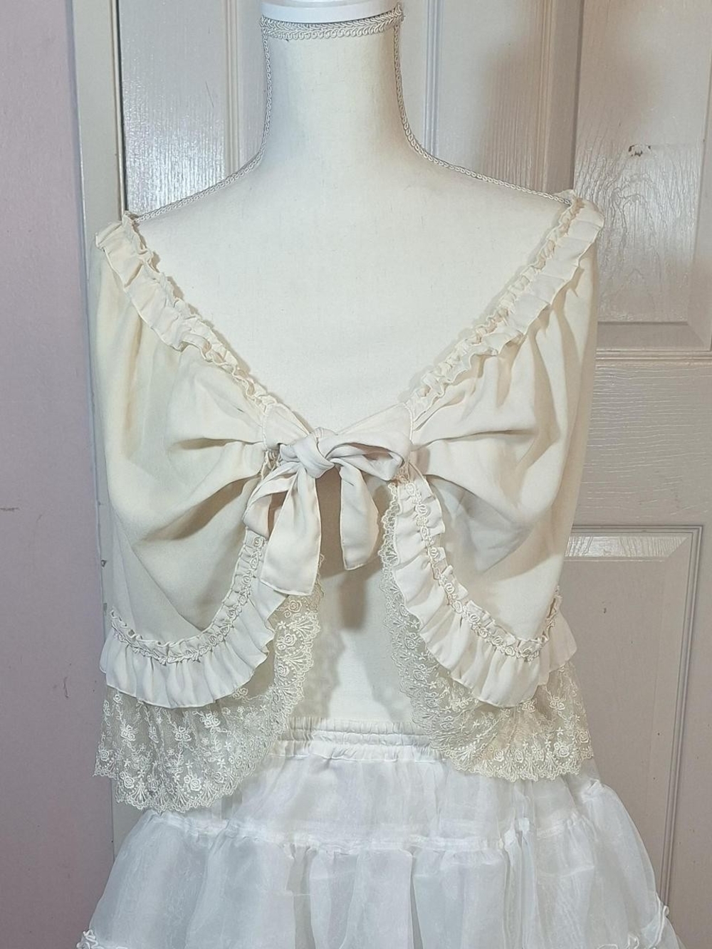 🤍 Innocent World Ivory Ruffle Lace Capelet 🎀✨